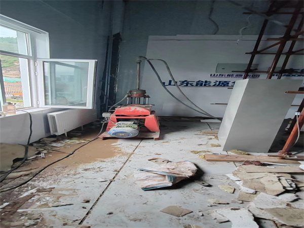 横沥镇地基基础下沉墙体裂缝加固注浆顶升施工